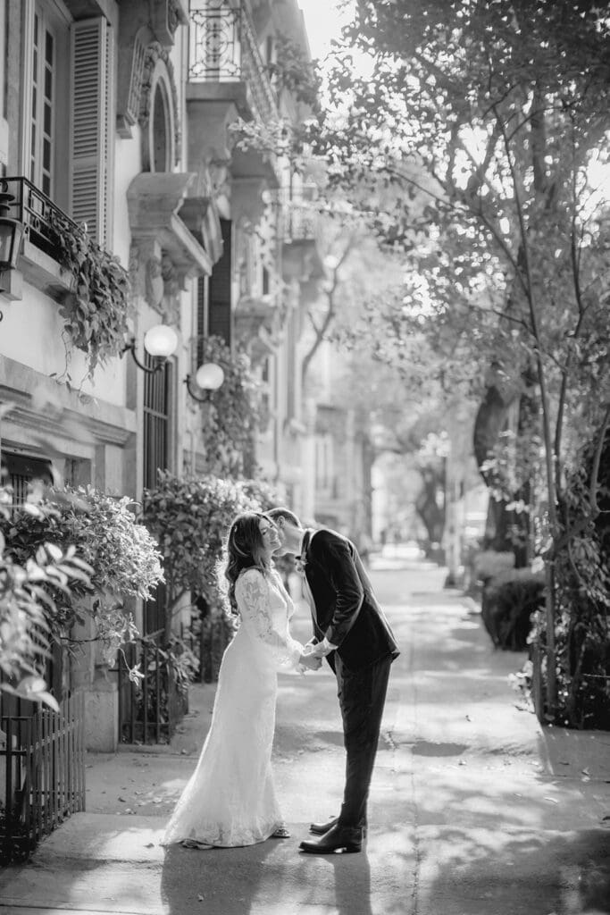 couple eloping in mexico city roma norte